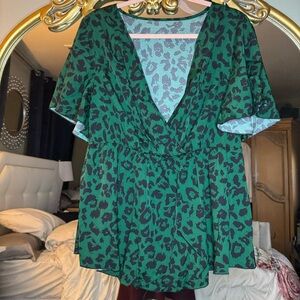 Leopard print v neck blouse xl